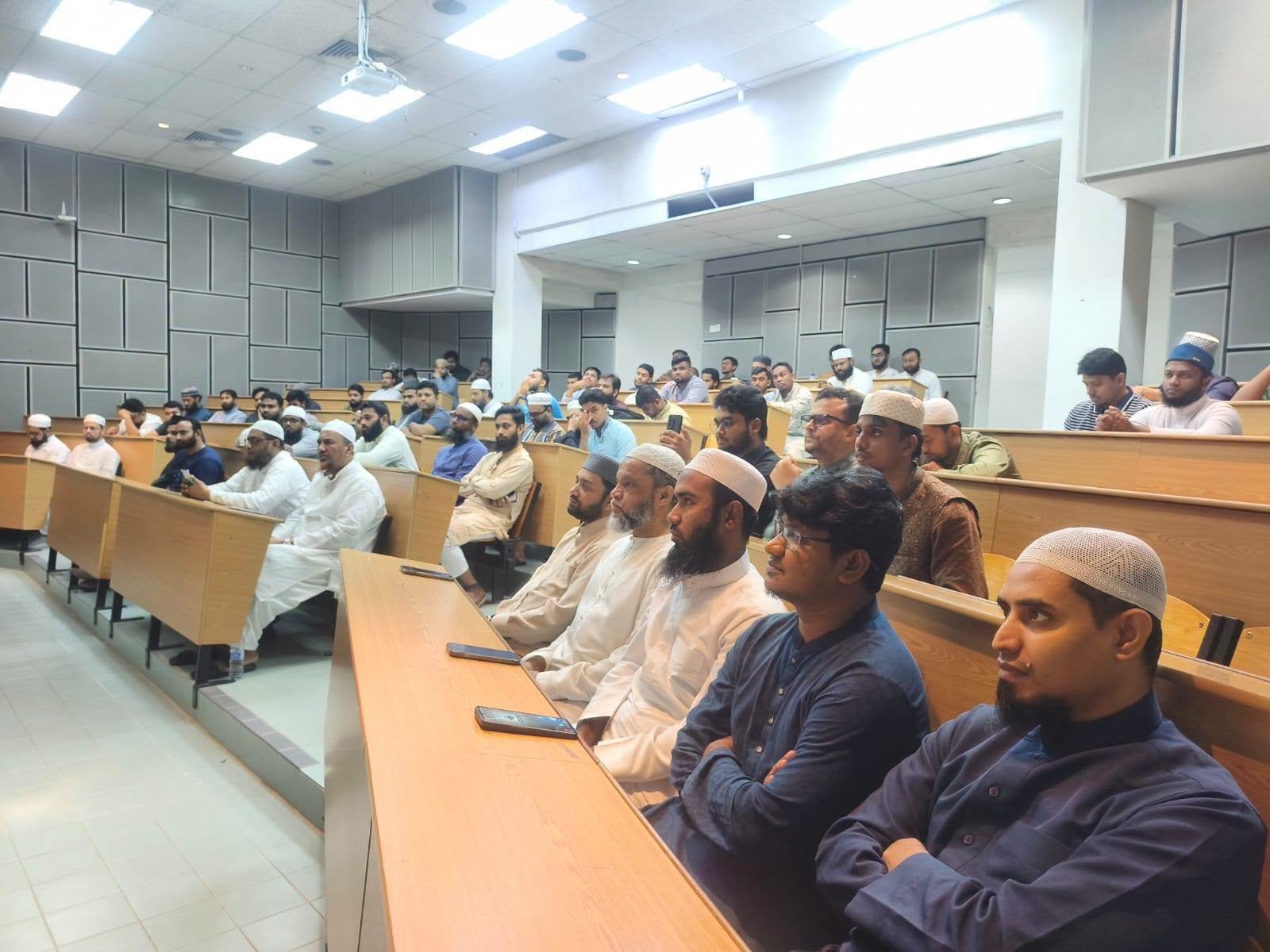 পারস্পরিক দ্বন্দ্বে নয়, ঐক্যবদ্ধ প্রচেষ্টায় সম্ভাবনা কাজে লাগাতে হবে —আল্লামা মামুনুল হক